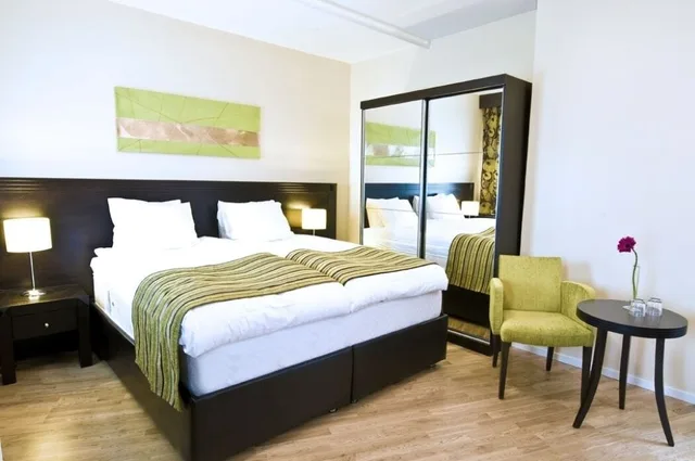 Atrium, Medium, Queen Bed، Injoy Premium Solna 2/10