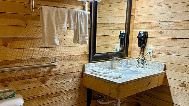 Rustic, King Bed, Accessible، Americas Best Value Inn-Wall 7/7