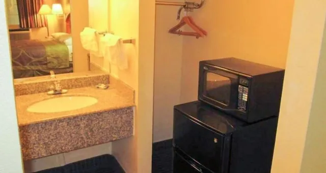 Deluxe, Double Bed, Motel6 Livingston, TX 9/9