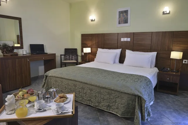 غرفة سوبيريور بسرير كوين، Four Seasons Skg Thessaloniki 6/10