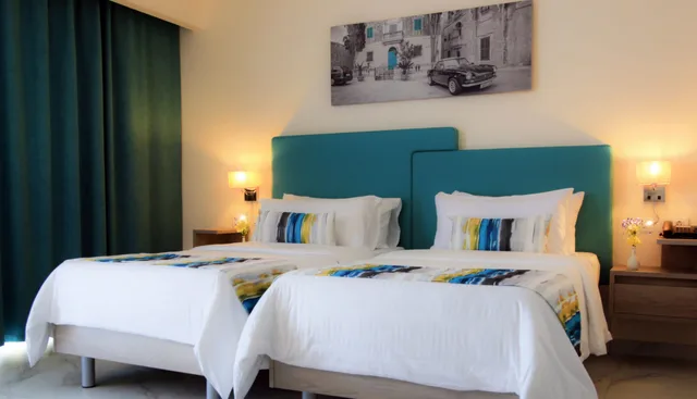 غرفة قياسية بسرير مزدوج أو سريرين منفصلين بإطلالة على المسبح بشرفة، Riviera Spa Resort - Adults Only 2/8