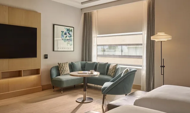 غرفة بريميوم بسريرين منفصلين، Hyatt Regency London Olympia 3/4