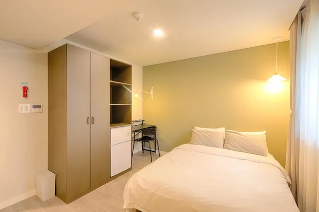 غرفة ديلوكس بسرير كوين، Upflo Hostel 1/2