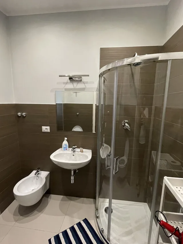 غرفة اقتصادية بسرير كوين بحمام مشترك، Room 110 6/7