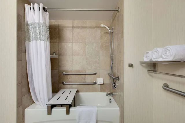 جناح بسريرين كوين بحوض استحمام لذوي الإعاقة، Hampton Inn And Suites Phoenix Glendale Westgate Az 6/7