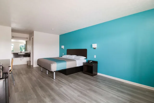 غرفة ديلوكس بسرير كينج للمدخنين، Motel6 Metropolis, IL 5/8