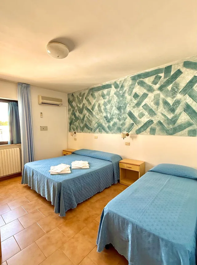 غرفة ثلاثية، Hotel Timiama 3/8