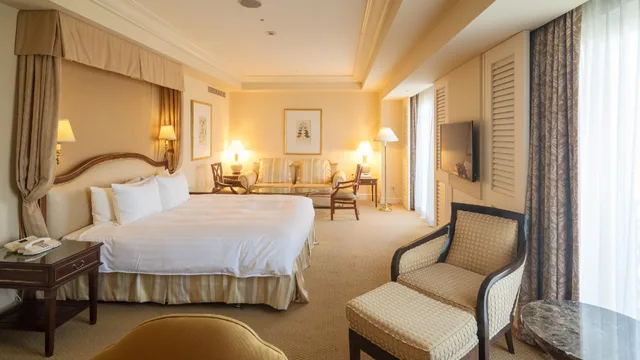 غرفة ديلوكس بسرير كينج بشرفة، Hotel Grand Tiara Anjo 1/1