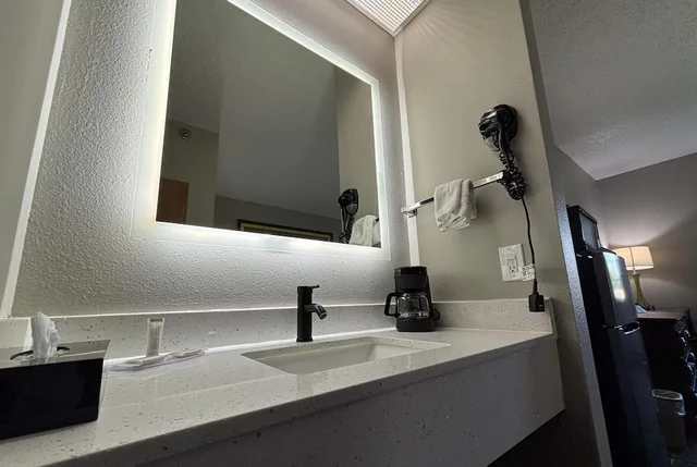 جناح استوديو بسرير كينج، Super 8 by Wyndham Mt. Carmel IL 10/10