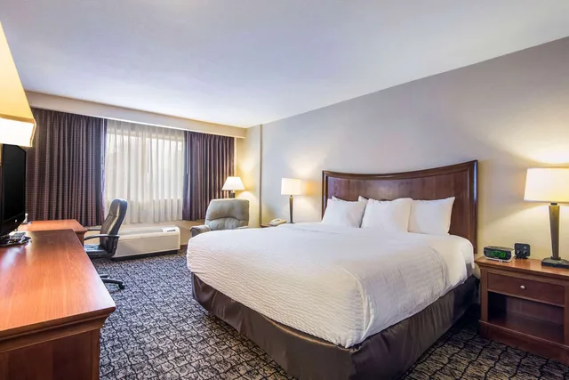 غرفة بسرير كينج، Cayuga Blu Hotel 1/3