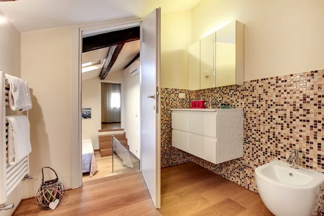 دوبلكس بسرير كوين بغرفتي نوم مع أريكة، Arsenale Loft 8/10