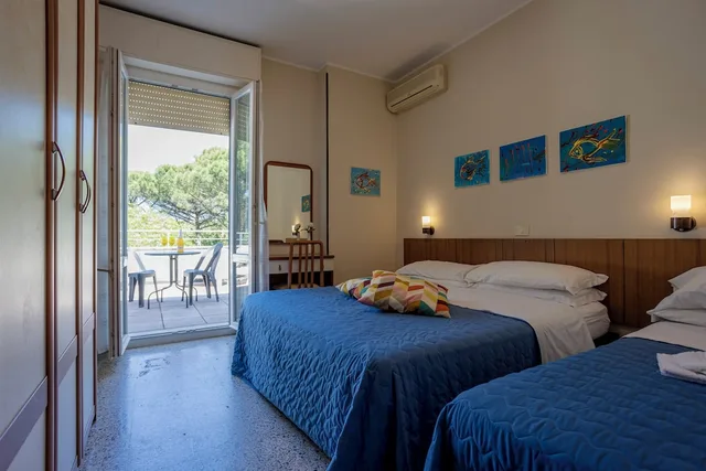 Family, 2 Double and Twin Beds، Hotel Stella del Mare 1/7