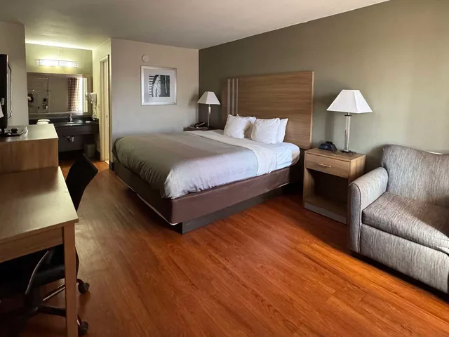غرفة بسرير كينج، Quality Inn Lagrange East I-85 1/3
