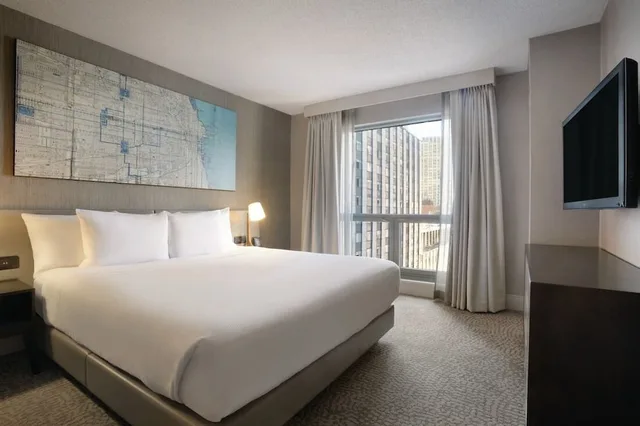 جناح بسريرين مزدوجين لذوي الإعاقة، Hilton Chicago Magnificent Mile Suites 1/7