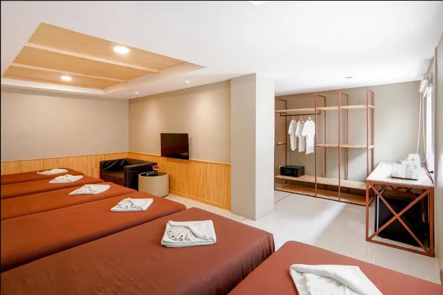 غرفة عائلية بستة أسرّة، Grand Alpine Hotel 1/1