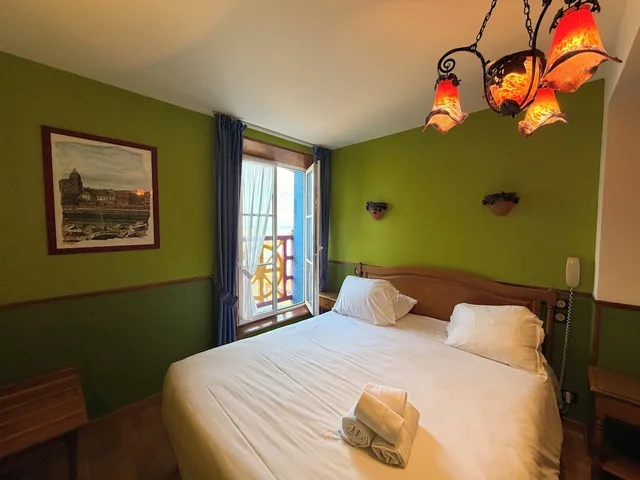 غرفة بسرير مزدوج بإطلالة على المرفأ، Hotel De Calais 4/10