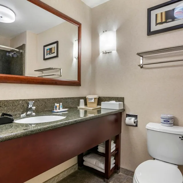 جناح جونيور، Comfort Suites Fernley 4/5