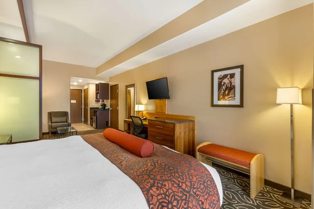 غرفة بسرير كينج لذوي الإعاقة، Best Western Premier Ivy Inn And Suites 2/4