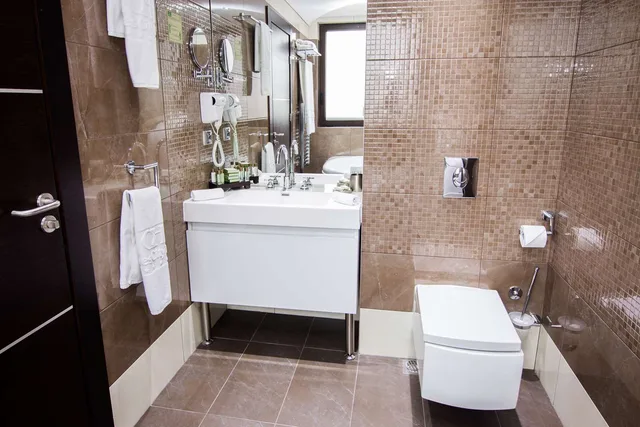 شقة بسرير كوين بشرفة بغرفة نوم واحدة بمطبخ صغير، Best Western Plus Olives City Hotel 6/7
