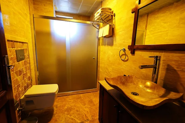 جناح بسرير كينج وسرير كوين وسرير فردي بشرفة، Empire Cave Hotel 4/4