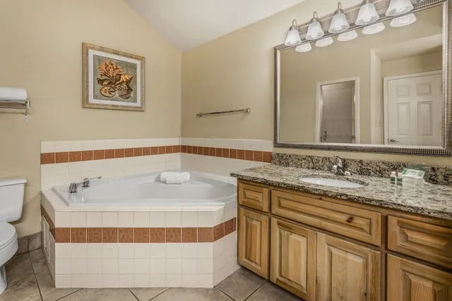 جناح بسرير كينج بإطلالة على المرسى بغرفة نوم واحدة، Holiday Inn & Suites Clearwater Beach S-harbourside 3/3
