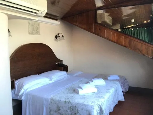 غرفة ثلاثية بحمام خاص، Okapi Rooms 8/10