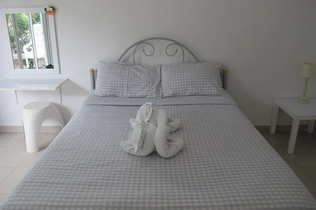 بنغل بسرير مزدوج، Charlie's Bungalow 3/4