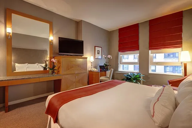 Room, Queen Bed, Hotel Giraffe 2/3