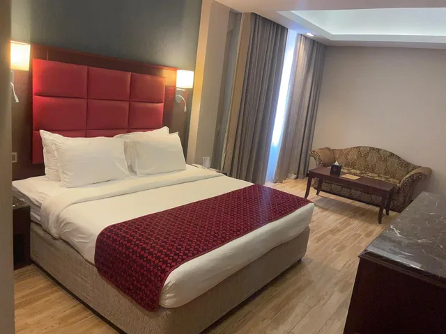 Jr.Suite, Ramee Guestline Hotel 1/3