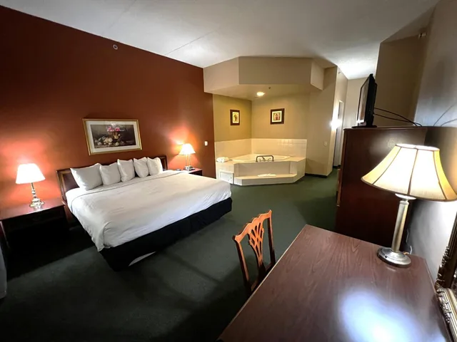 غرفة بسرير كينج بحوض جاكوزي، Hotel Mead 3/10