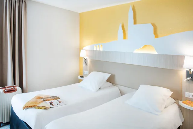 Room, Quadruple, Double Bed, Hotel Saint Sauveur 1/2
