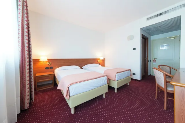 غرفة بسريرين منفصلين، AIRPORT HOTEL BERGAMO 1/1
