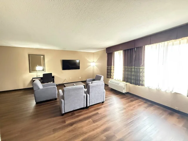جناح استوديو بسرير كينج، Super 8 by Wyndham Harrison OH 3/6