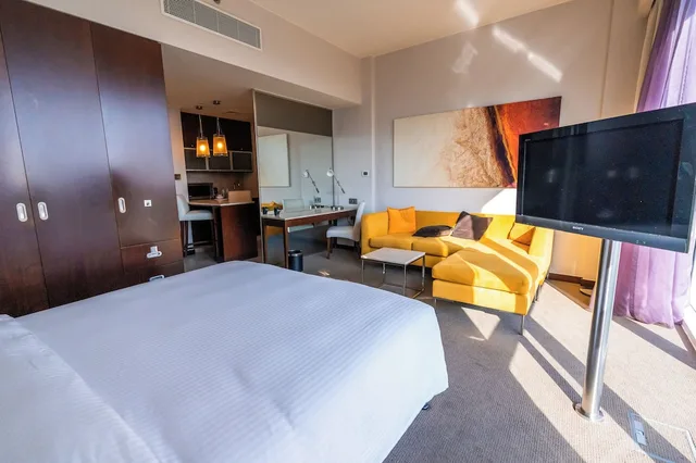 Studio, Queen Bed, Kitchenette, Centro Sharjah Rotana 1/8