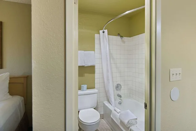 غرفة قياسية بسريرين كوين، Oxnard Inn Lancaster, CA 3/4