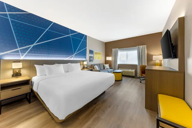 Room, King Bed, Comfort Inn & Suites Oklahoma City, OK 4/7