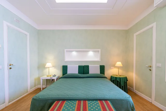 جناح جونيور بسرير كوين، Hotel Estense 3/8