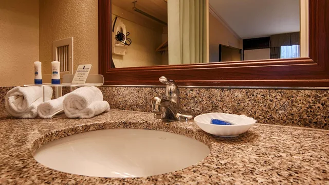 غرفة قياسية بسرير كينج، Spark by Hilton Sarasota Siesta Key Gateway 5/6