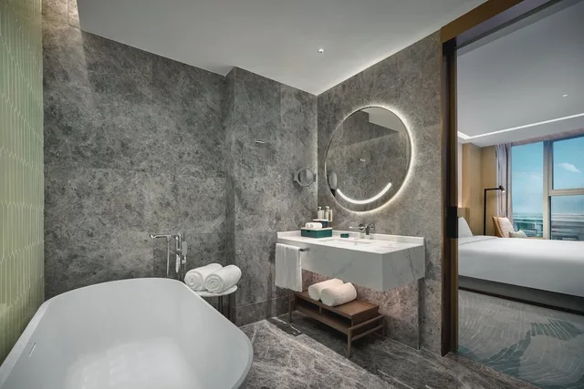 1 Bedroom, Suite, Single Bed, Holiday Inn Wuhan Tianhe Airport by IHG 2/2