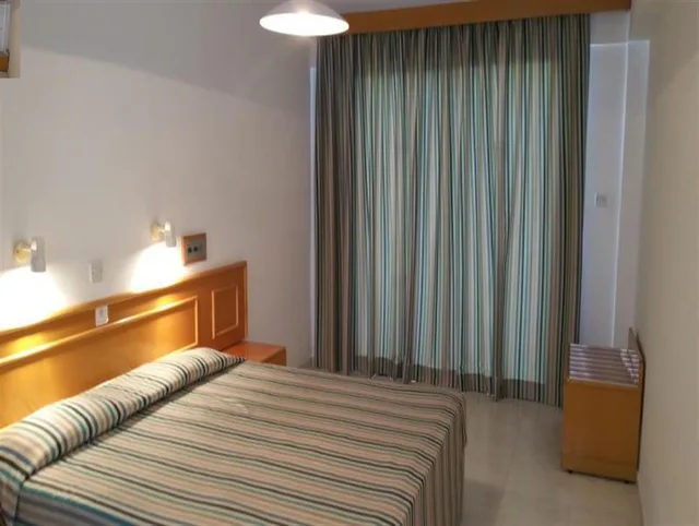 شقة بسرير كينج بإطلالة على البحر بغرفة نوم واحدة مع أريكة، Corallia Beach Hotel Apartments 3/3
