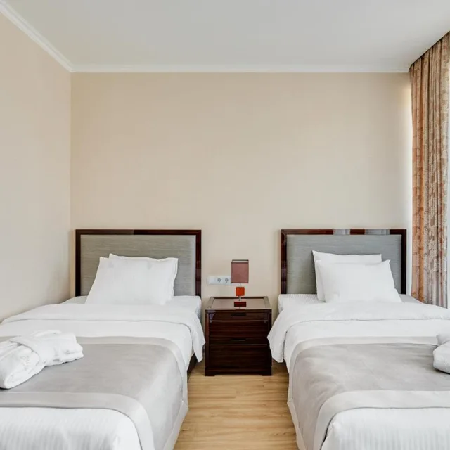 غرفة بسريرين منفصلين بإطلالة على المدينة، Lisi Hills Hotel 5/10