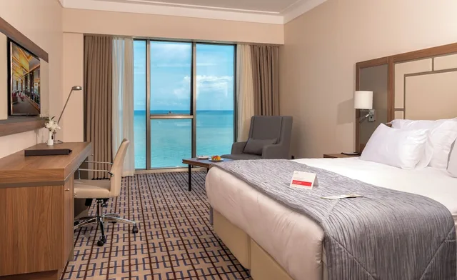 غرفة ديلوكس بسرير كينج بإطلالة على البحر، Ramada Plaza by Wyndham Rize 1/6