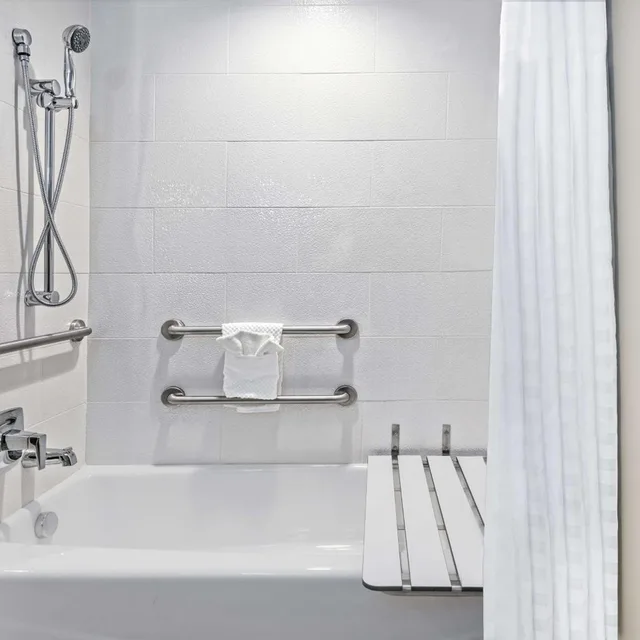 جناح بسرير كينج بغرفتين مع أريكة بحوض استحمام لذوي الإعاقة، Embassy Suites By Hilton College Station 4/4