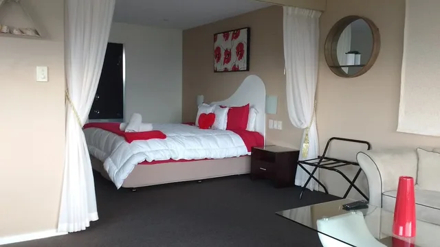 غرفة سوبيريور بسرير كينج بإطلالة على البحر بشرفة، Diamond Island Resort 2/6