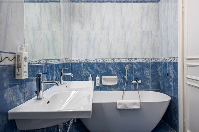 غرفة كلاسيكية بسريرين منفصلين بغرفة نوم واحدة، Majestic Palace Sorrento, Curio Collection by Hilton 5/5