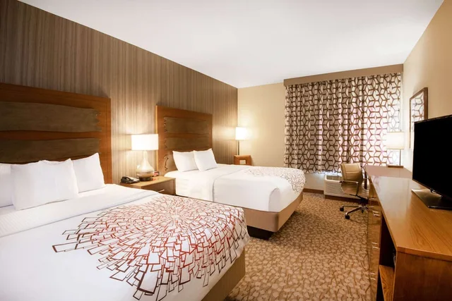 غرفة بسريرين كوين لذوي الإعاقة، La Quinta Inn & Suites by Wyndham Durango 1/3