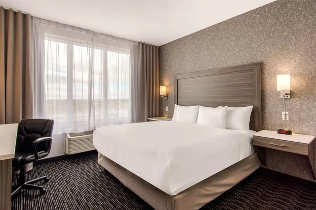 غرفة بسرير كينج، Comfort Inn and Suites North Battleford, SK 2/4