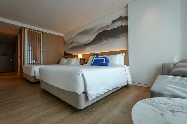 Escape, Premier, 2 Queen Beds, City View, Homm Marina Sokcho 2/4