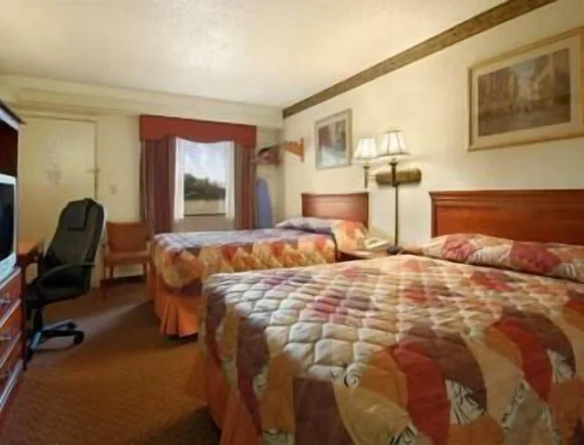 غرفة بسريرين مزدوجين، Travelodge by Wyndham Parsippany 4/10