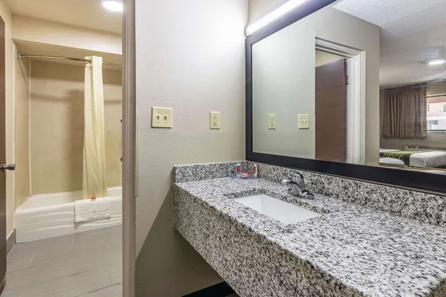 غرفة بسريرين مزدوجين، Americas Best Value Inn Opelika 3/4